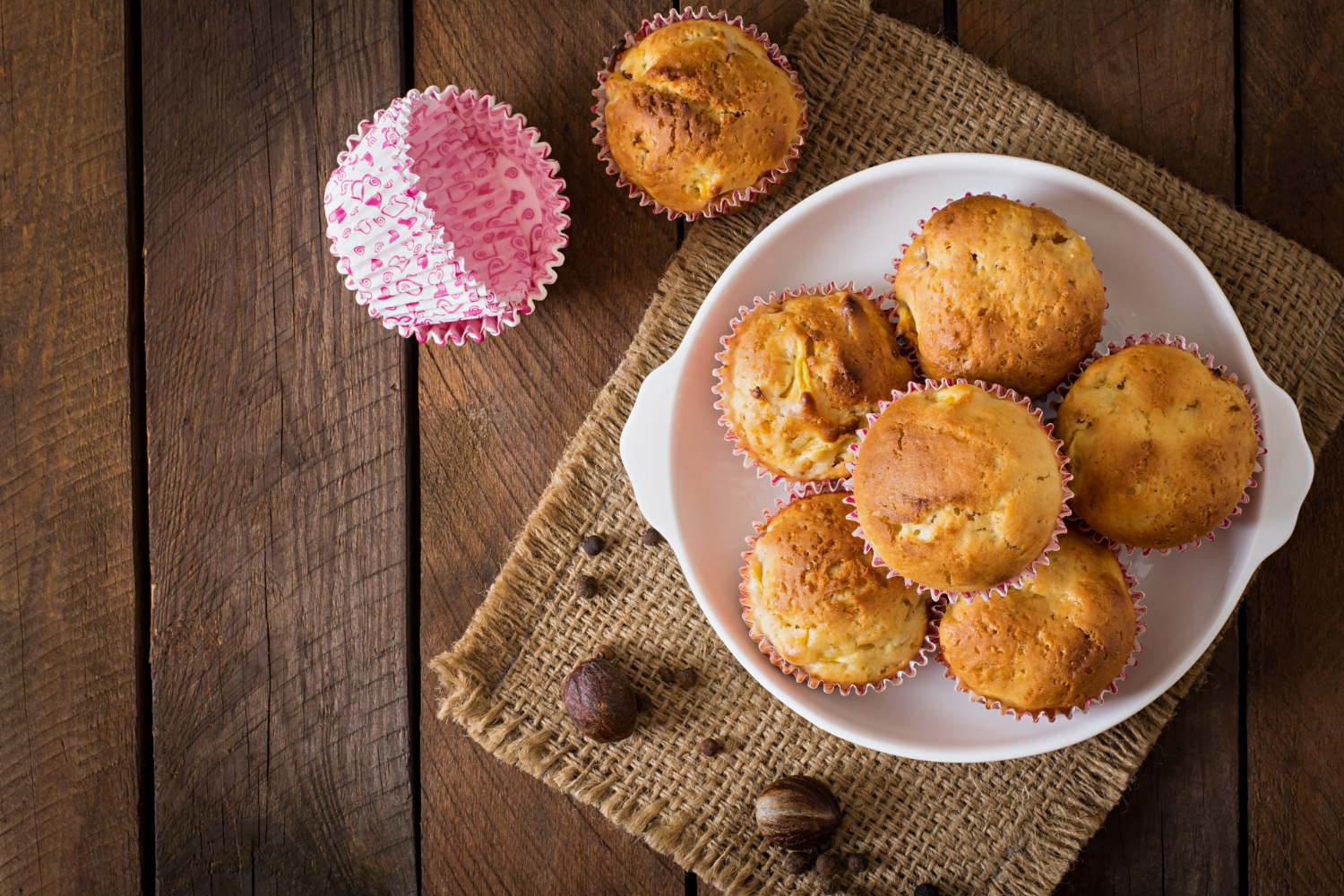 Muffins i airfryer tilberedt og klare til servering.