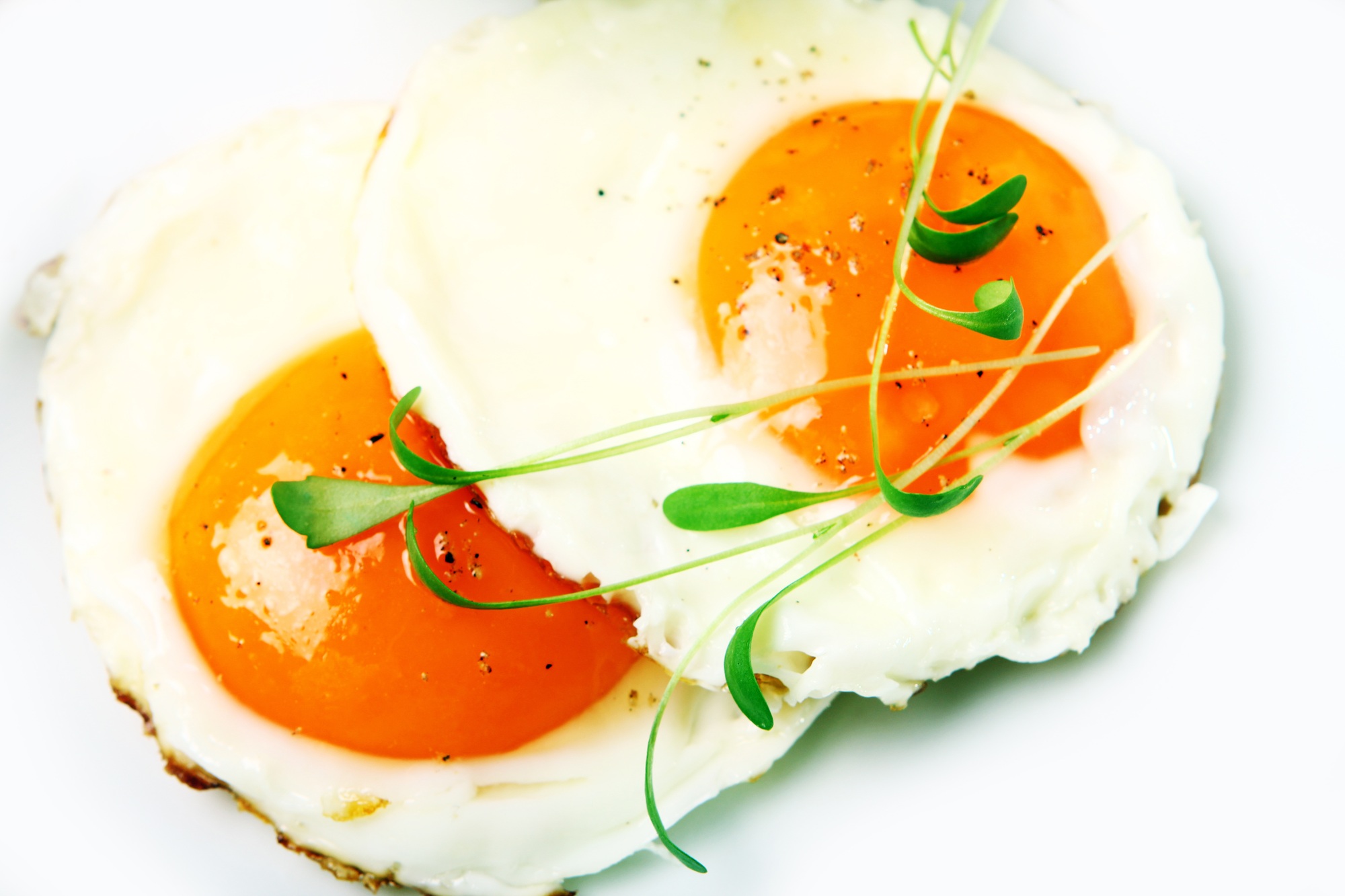 Perfekte kokte og stekte egg laget i airfryer.