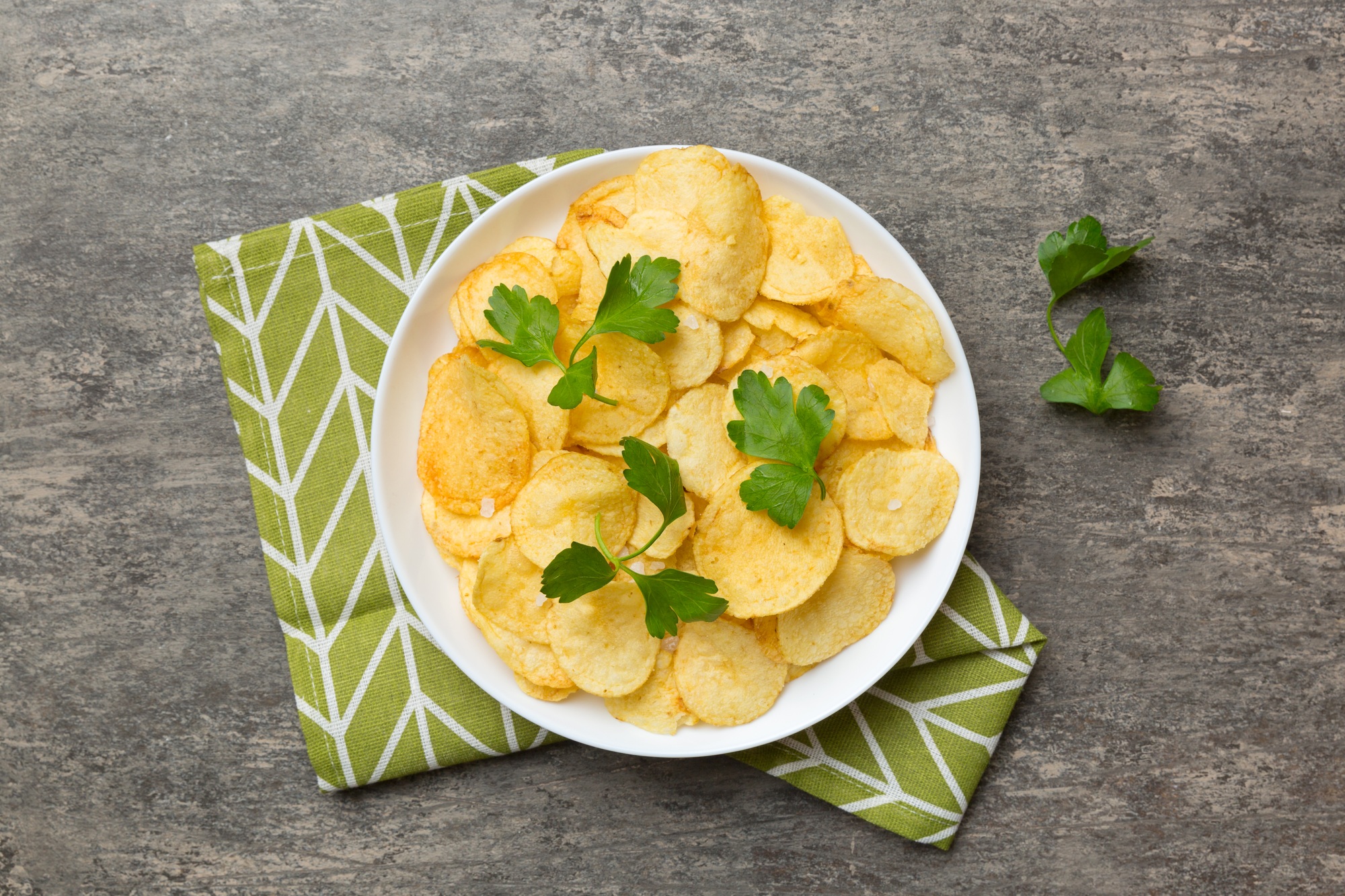Potetchips i airfryer – sprø og gylne chips tilberedt med minimal olje.